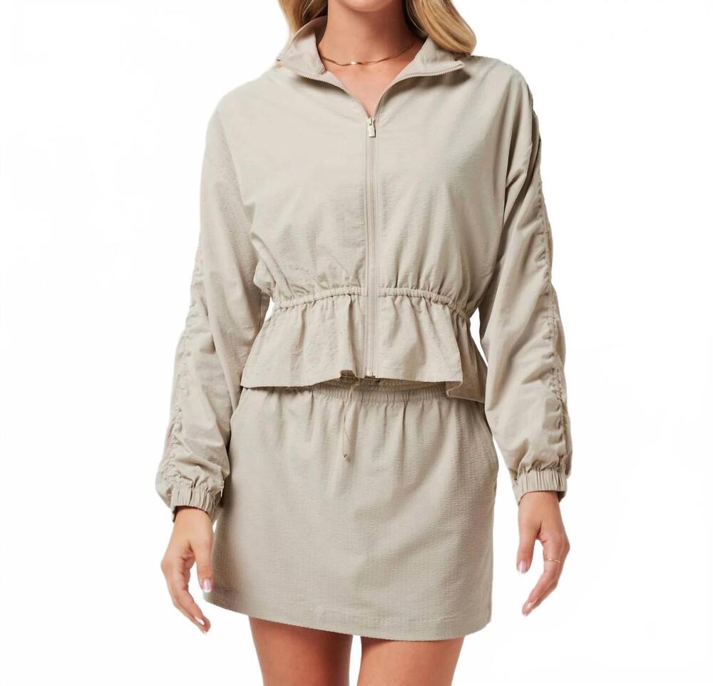 NEW TRAVISMATHEW breezeblend lightweight performance skort in soft taupe